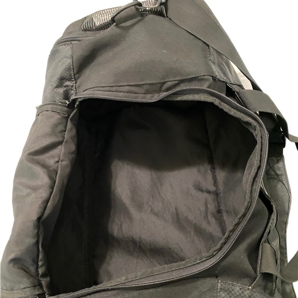 Rare Vintage 2005 Oakley Men's Gym to Street Duffel Bag Black Travel Carry On - Picture 7 of 7